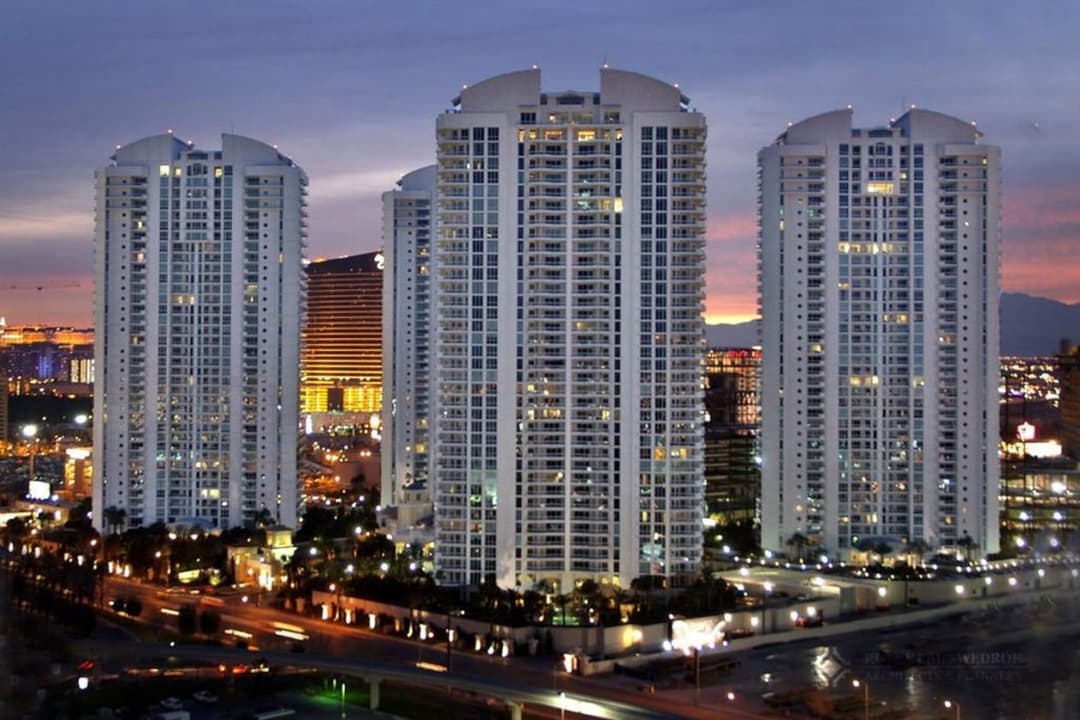 Turnberry Place neighborhood — Las Vegas Strip and resort corridor context