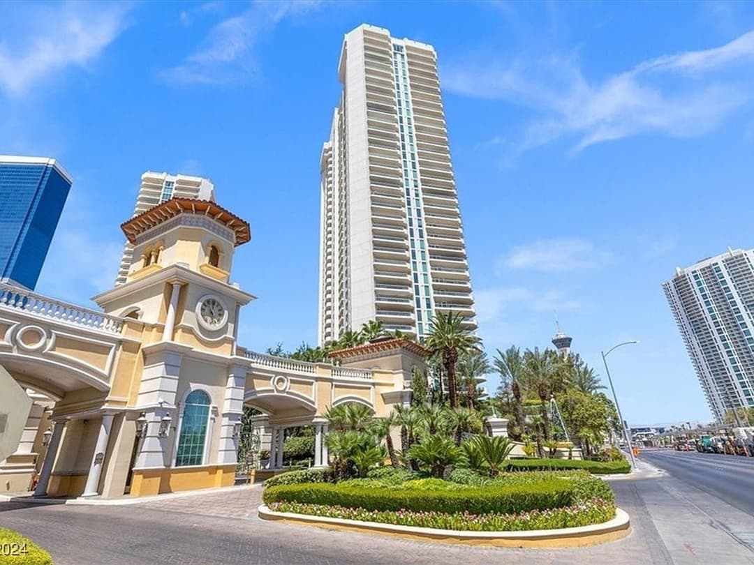 Urban Las Vegas views and guard-gated community — near Turnberry Place